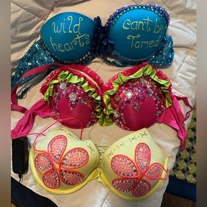 Three rave bras and two leg wraps